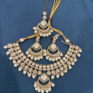Elegant Gold and Cream Necklace Set